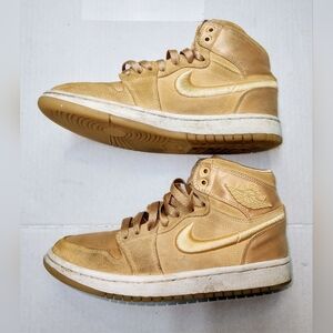 Nike Air Jordan 1 Retro High Season of Her Peach AO1847-845 Used Women's Sz 6